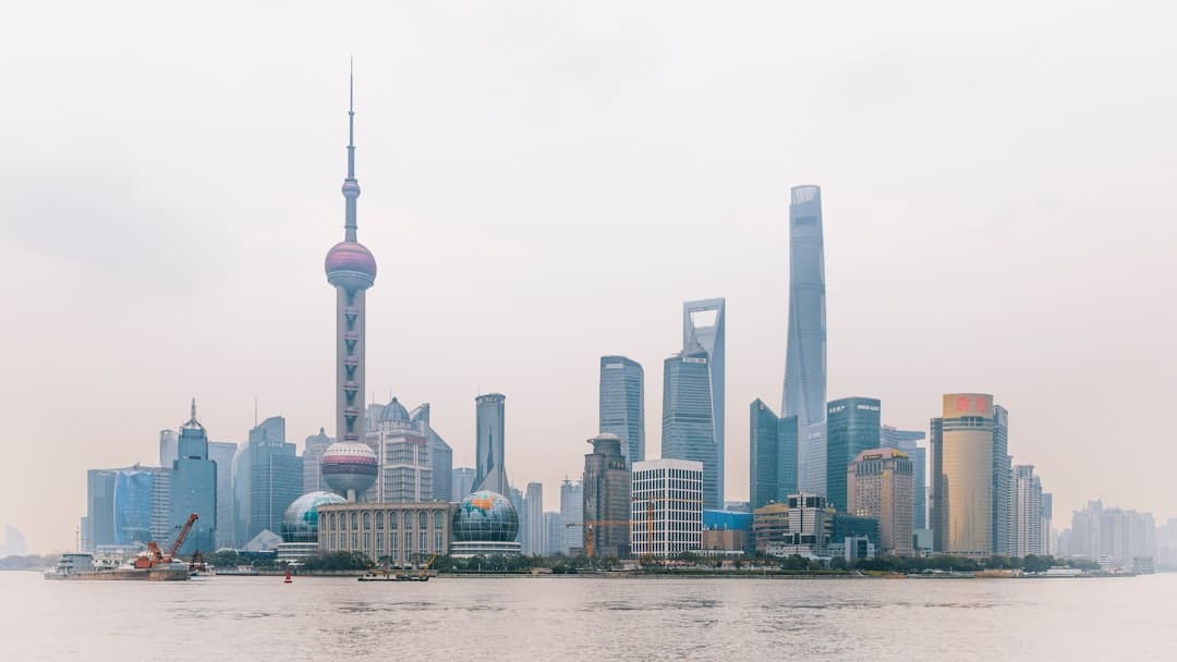 比亚迪:卷王遭围歼,旧日“屠刀”终成双刃剑?